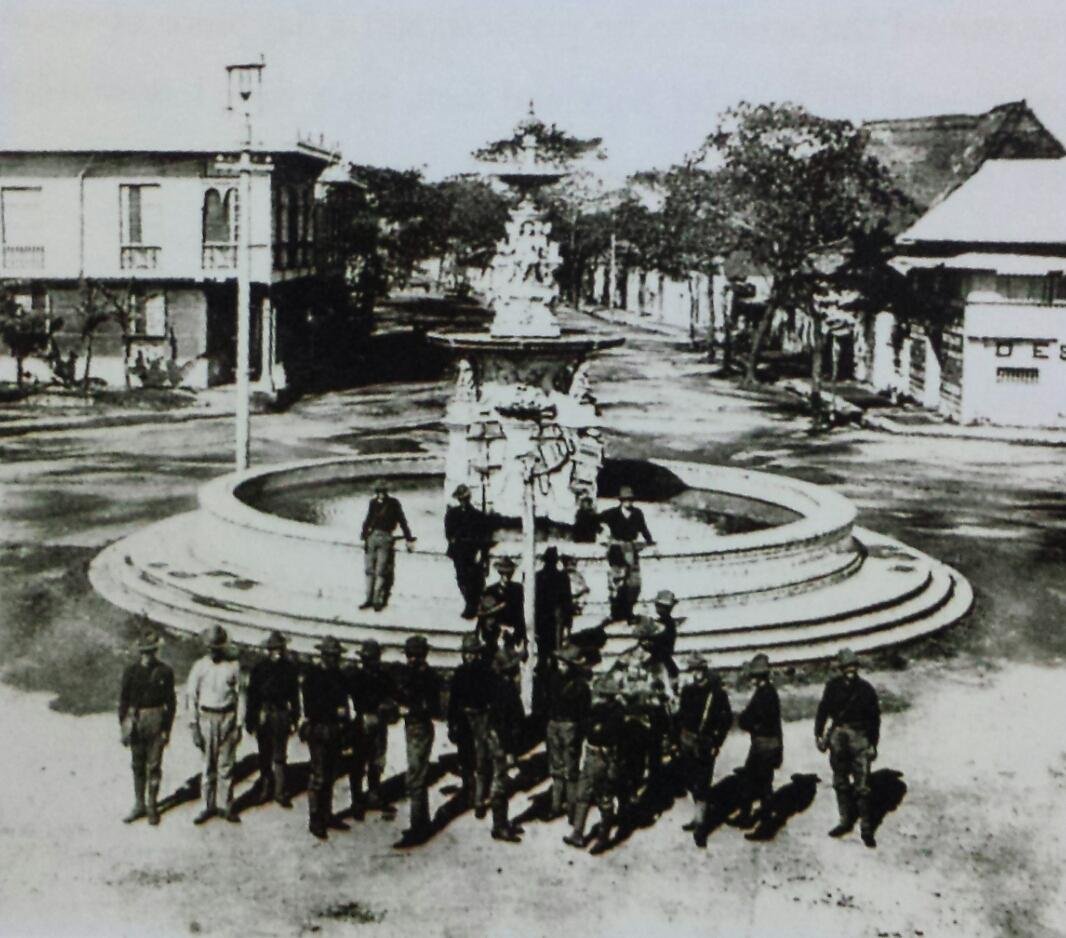 Walking the Map: A Floor Experience